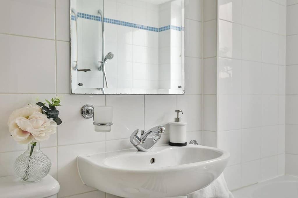 The Exclusive Gem Of Leeds - Sleeps 8アパートメント エクステリア 写真
