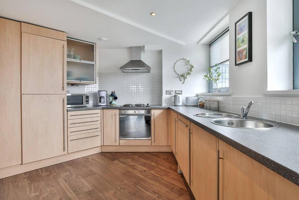 The Exclusive Gem Of Leeds - Sleeps 8アパートメント エクステリア 写真