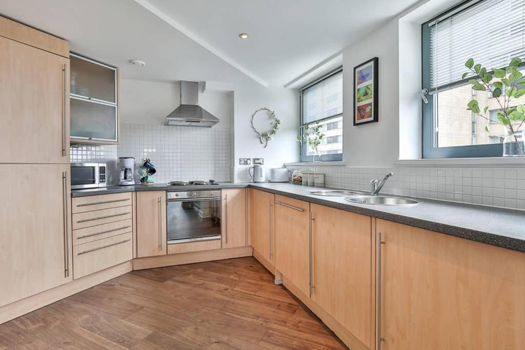 The Exclusive Gem Of Leeds - Sleeps 8アパートメント エクステリア 写真